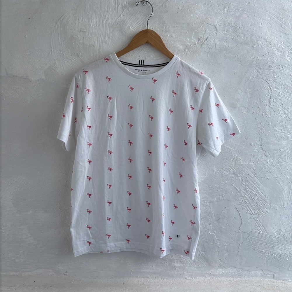 Men’s denim & flower flamingo tee